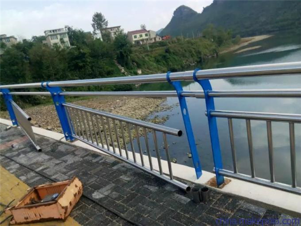 克孜勒苏柯尔克孜不锈钢复合管护栏是一种卓越的防护材料